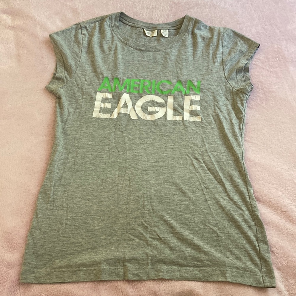 women’s American Eagle medium tee shirt